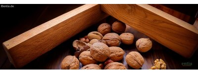 Nussbaumholz: Edles, dunkles Holz mit...