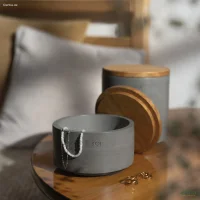 Beton-Topf Ferdi mit Eichenholzdeckel - Marke "Fred...