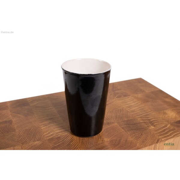 Steinzeug-Becher, schwarz und weiß