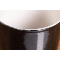 Steinzeug-Becher, schwarz und weiß